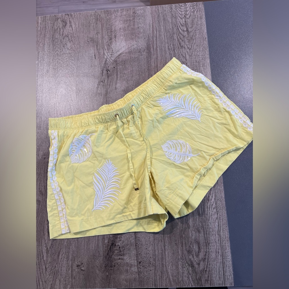 Lilly Pulitzer  Shorts - Picture 2 of 6